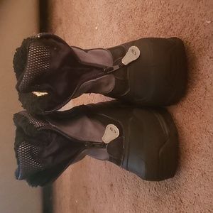 Snow boots